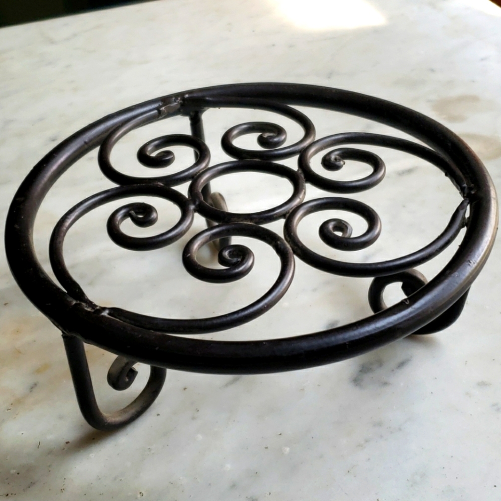 Elegant Black Metal Trivet